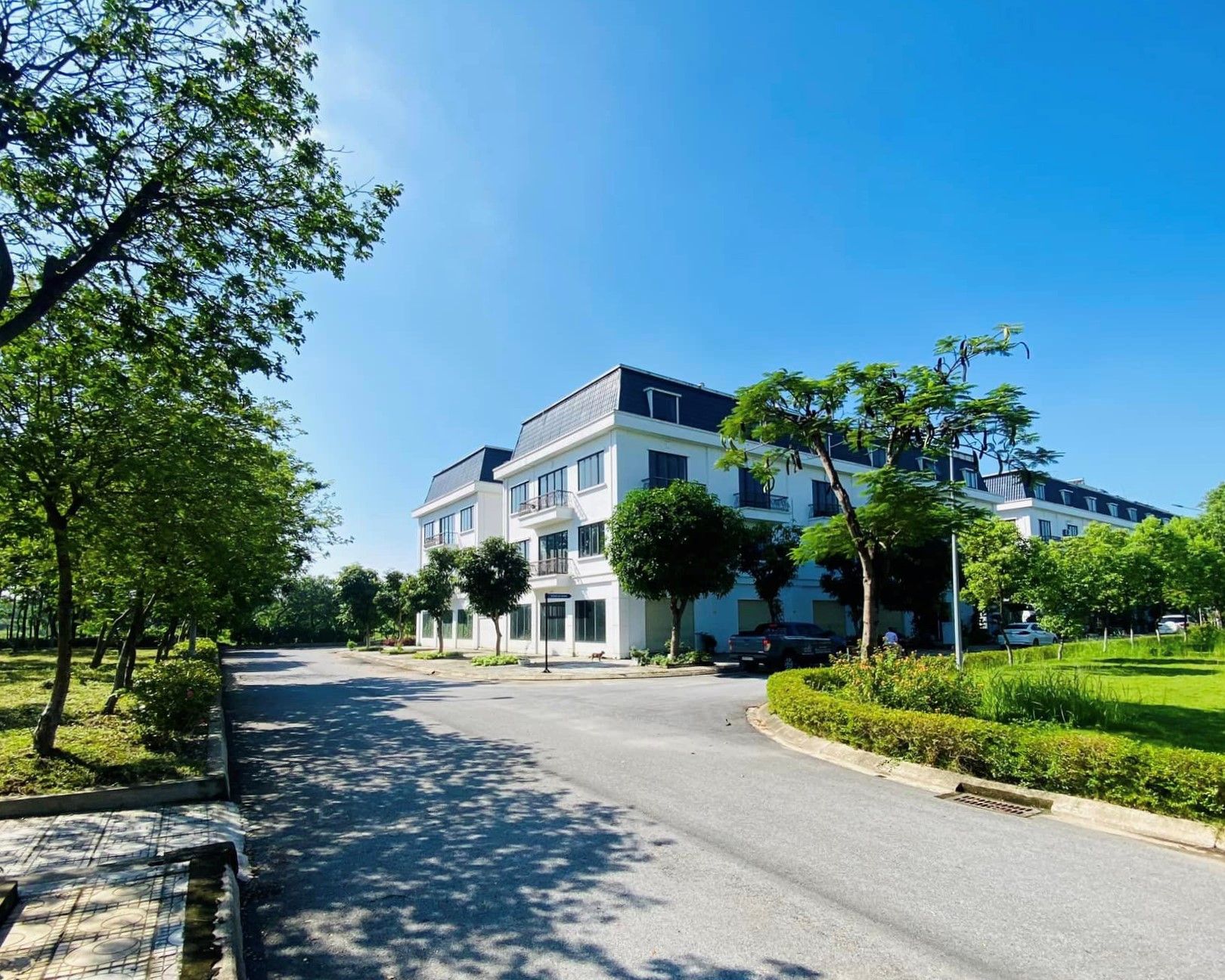 Cho thuê biệt thự full đồ 240m2 Vinaconex 2 KĐT Quang Minh, giá tốt