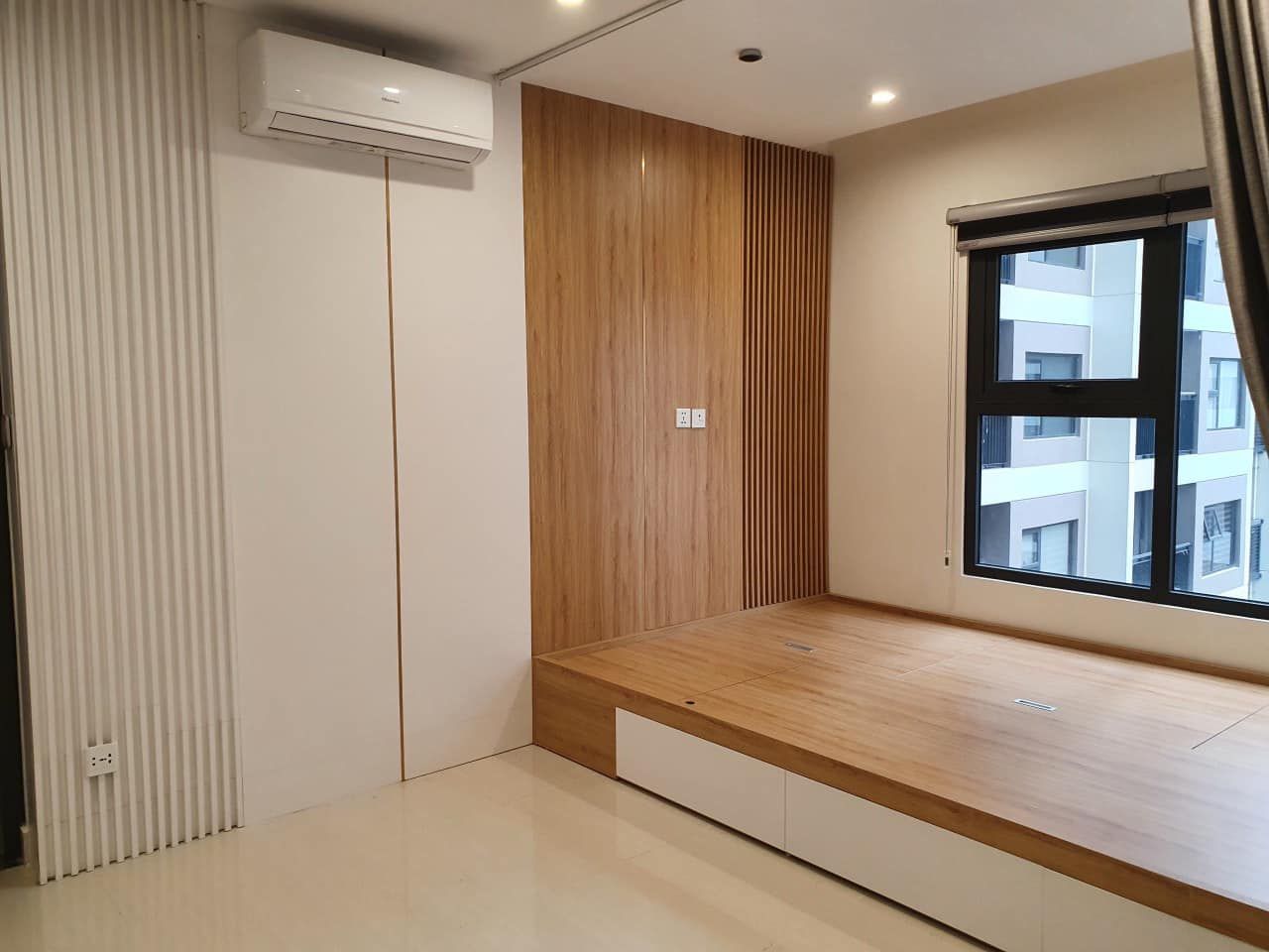 Bán ăn hộ chung cư 1 phòng ngủ tầng cao view thoáng toà W2 tại Vinhomes West Point Phạm Hùng