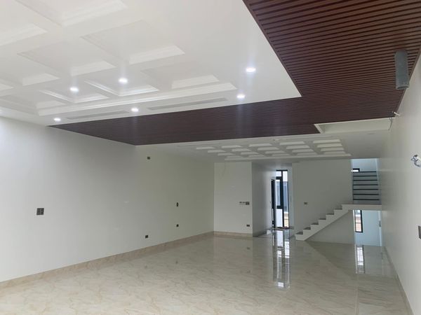Cần bán Shophouse hướng chính Đông 2 mặt tiền dự án Sunshine Golden River