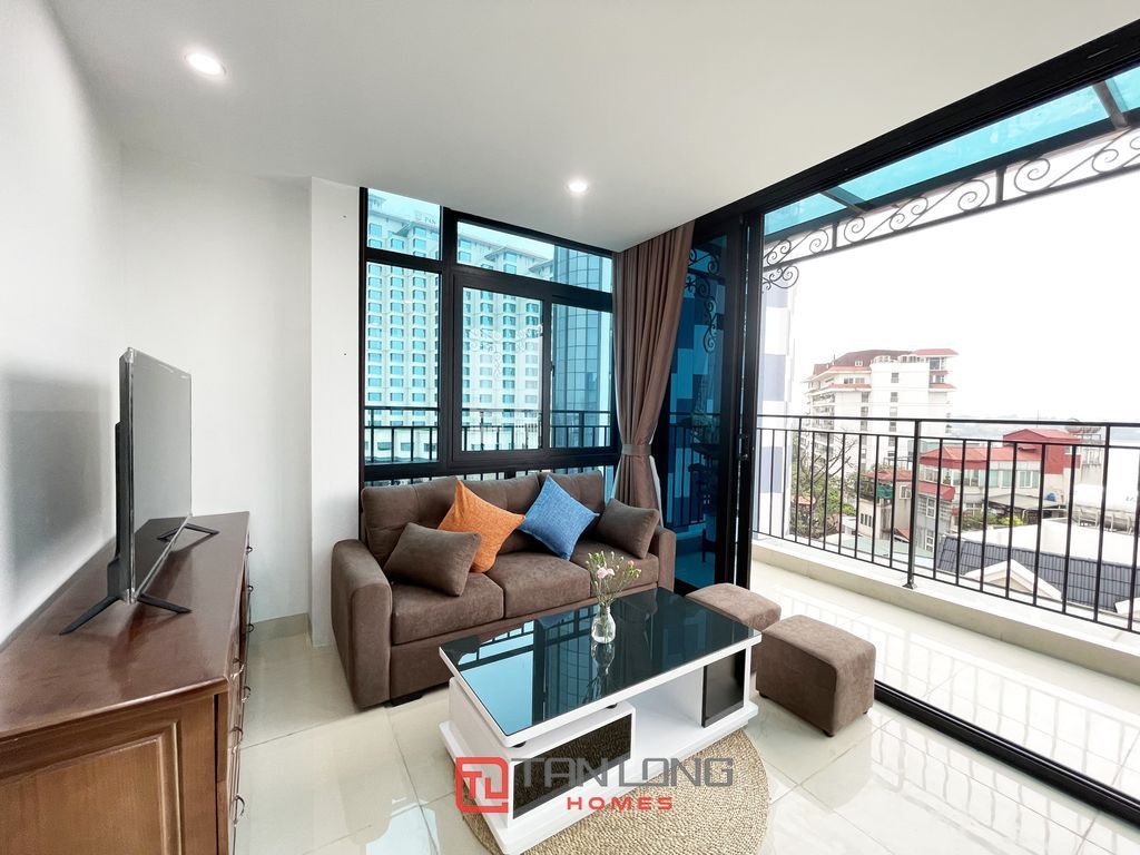 Cho thuê căn hộ 1 ngủ tầng 7 ban công siêu rộng tại Yên Phụ