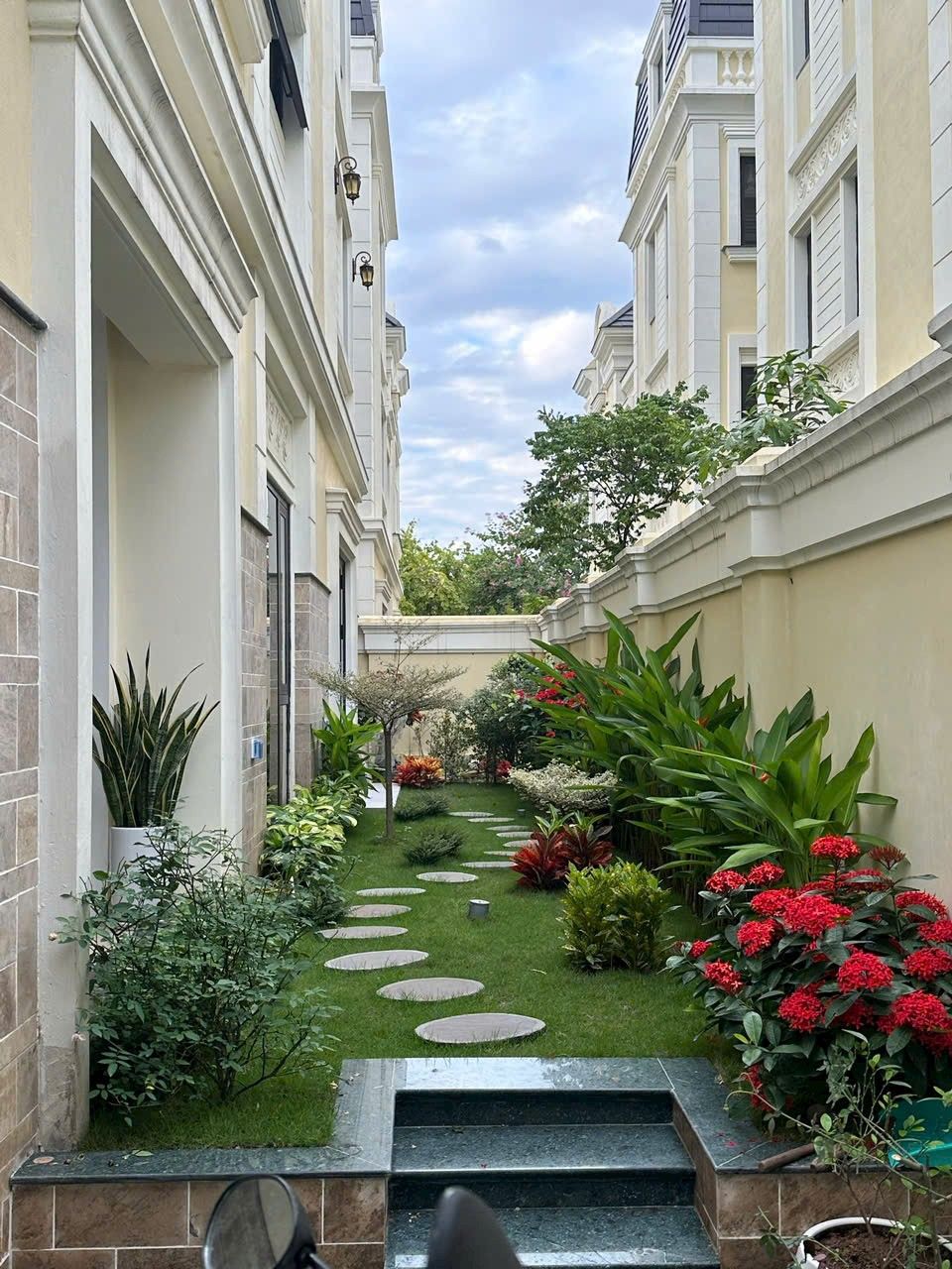 Bán gấp biệt thự song lập An Lạc Green Symphony hướng chính Bắc, sân vườn rộng - DT nhà: 278m2