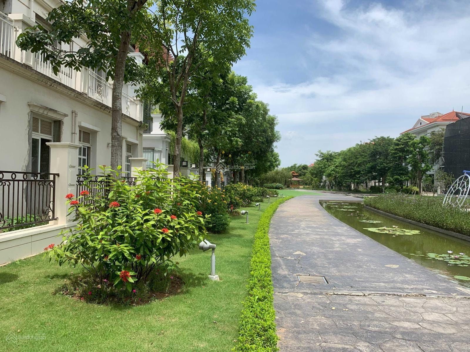 Cần bán biệt thự đơn lập Splendora Bắc An Khánh hướng chính Bắc, diện tích: 265m2, sân vườn rộng
