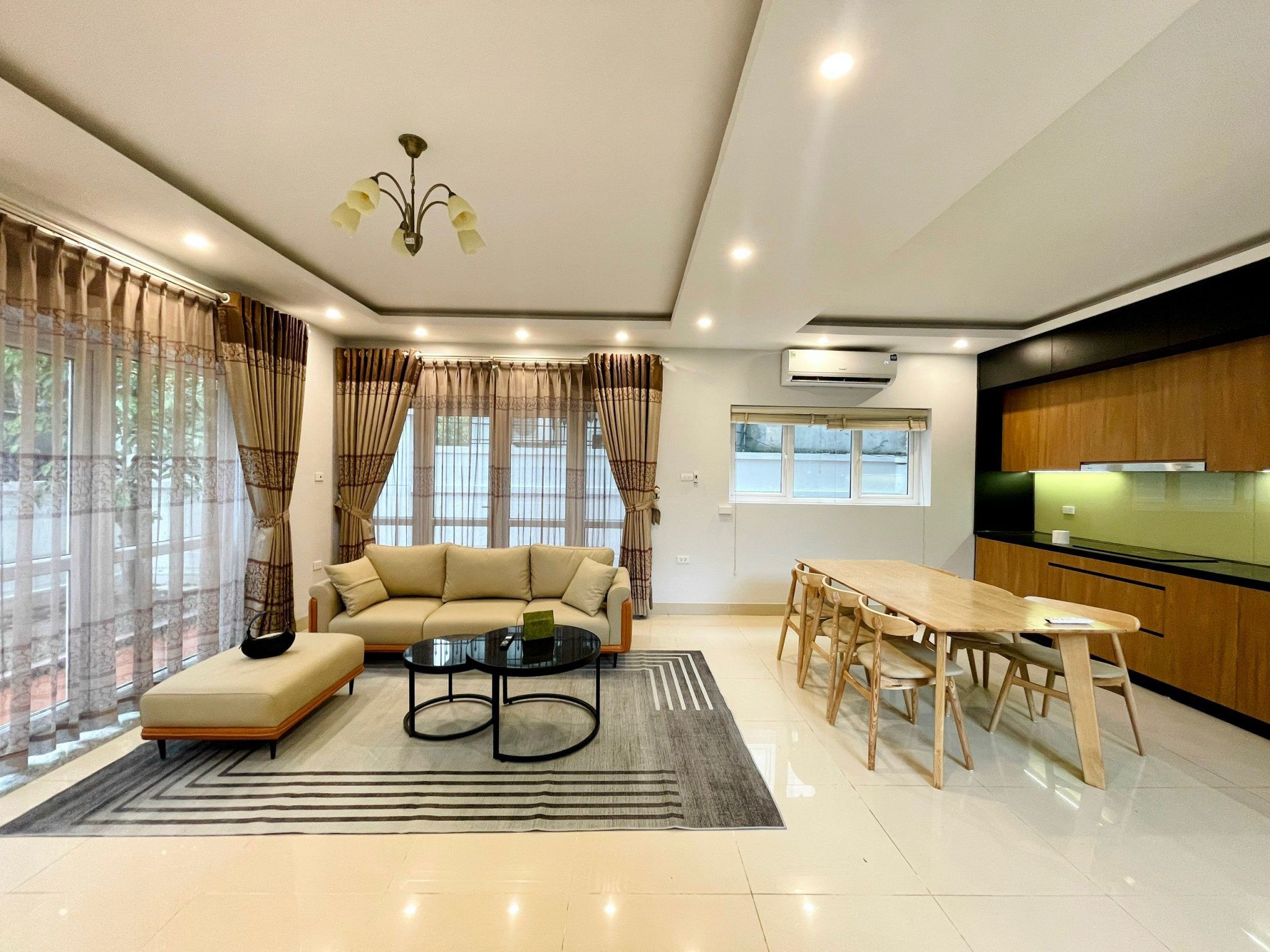 Cho thuê biệt thự song lập 240m2 Vinaconex 2, hoàn thiện full đồ, hướng Nam mát mẻ