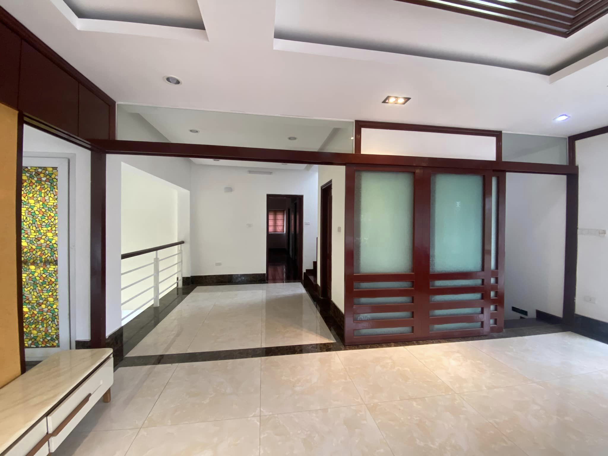 Cho thuê biệt thự đơn lập 400m2 Vinaconex 2, full đồ mới đẹp, giá tốt