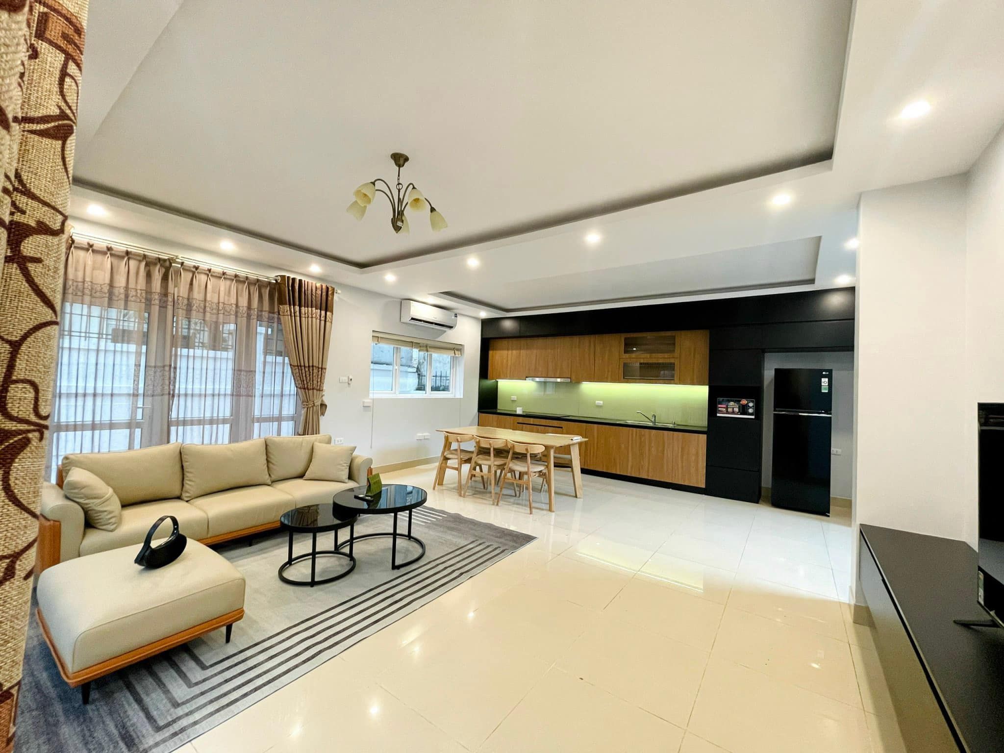 Bán biệt thự 200m2 full đồ, mặt tiền lớn, view công viên tại Vinaconex 2 KĐT Quang Minh