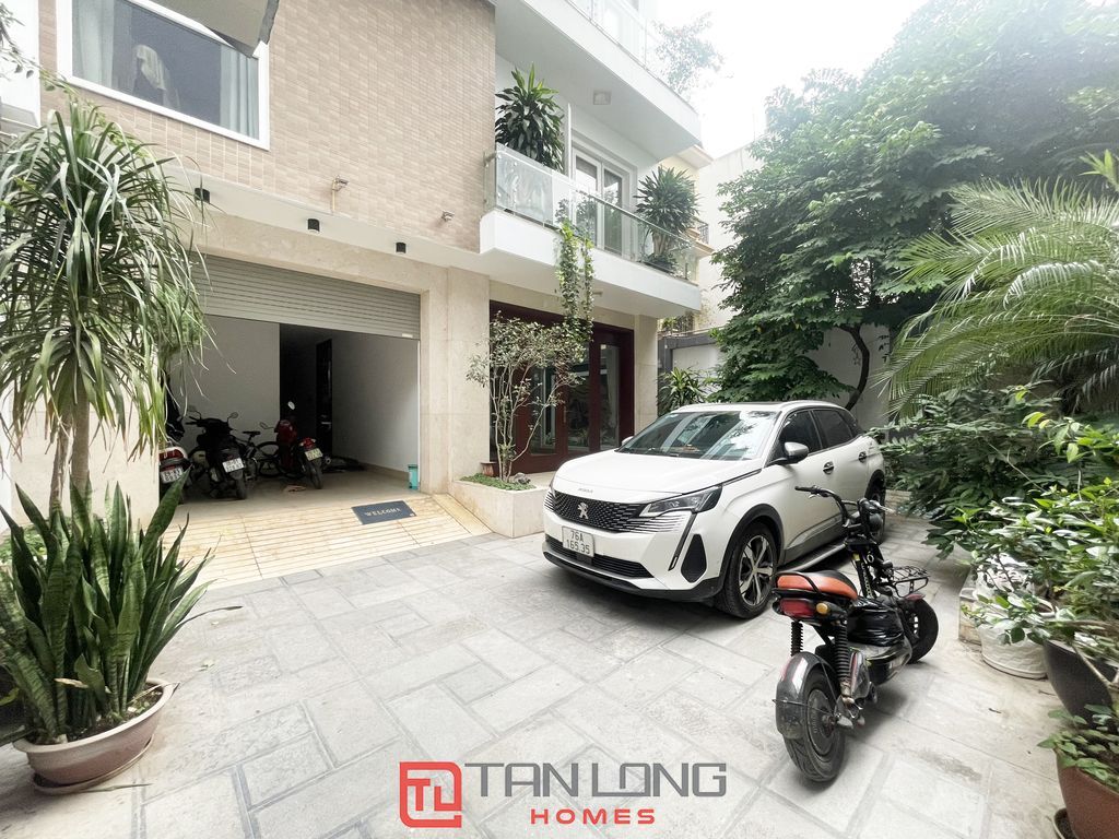 Cho thuê nhà riêng tại Xuân La - DT 217m2 - Có thể làm văn phòng hoặc để ở