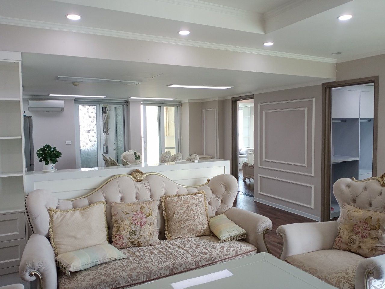 Chủ nhà cần bán gấp căn Sky Villa 154m2, 3 ngủ tại Rừng Cọ Ecopark, nội thất đẹp, giá 29 triệu/m2