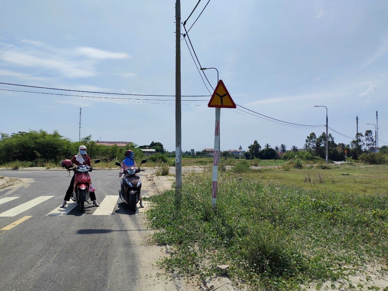 Bán 2 lô góc liền kề KĐT số 6 Hòa Vinh vị trí đẹp giá 2.6 tỷ/268m2. Lh 0989734734
