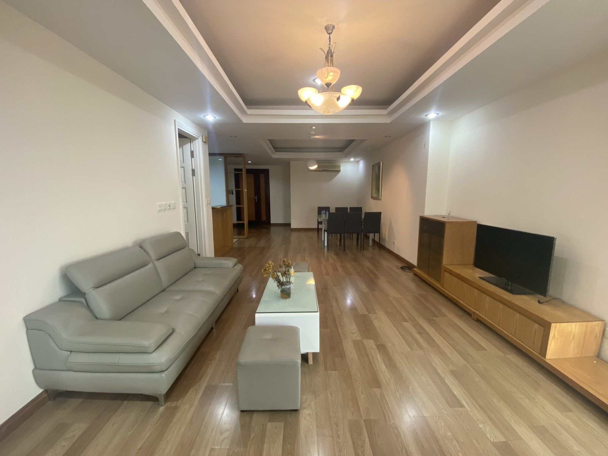 Cần bán nhanh căn hộ tầng trung tòa E4 Ciputra, full đồ đẹp, DT 123m2 giá cực tốt