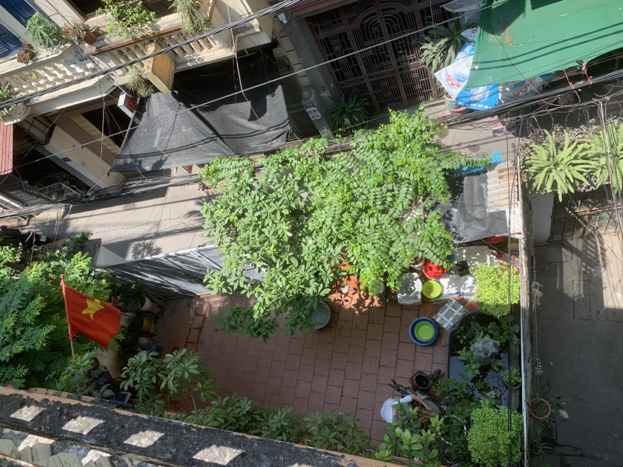 Chủ nhà gửi bán căn nhà 2 tầng Hoàng Cầu, Đống Đa - trung tâm sần uất, DT 223m2, giá bán thỏa thuận