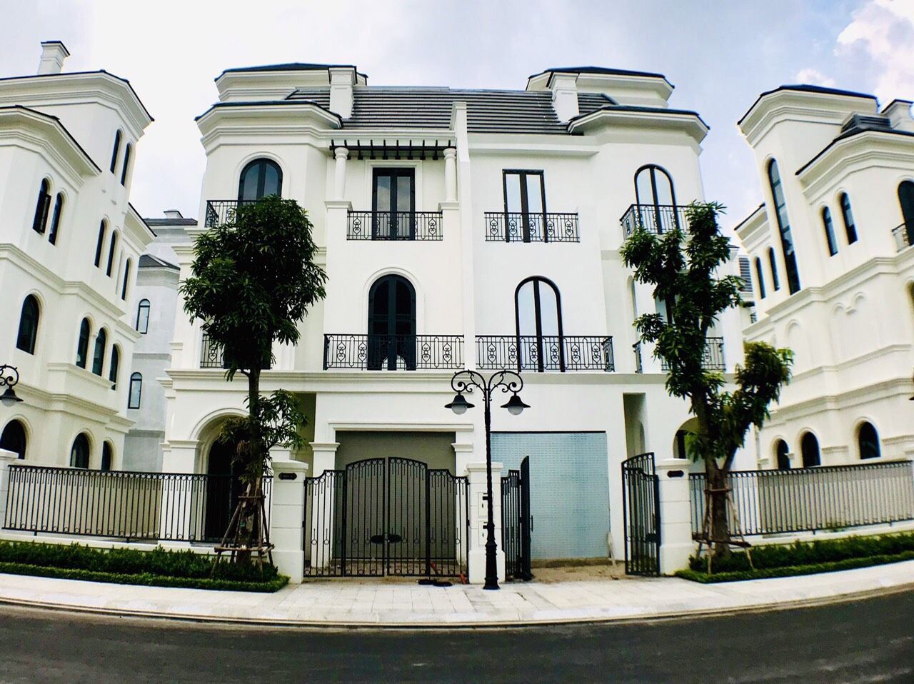 Bán nhanh Biệt Thự Song Lập Vinhomes Ocean Park, Dt 150m2 x 3.5 tầng, mặt tiền lớn, giá 22.5 tỷ
