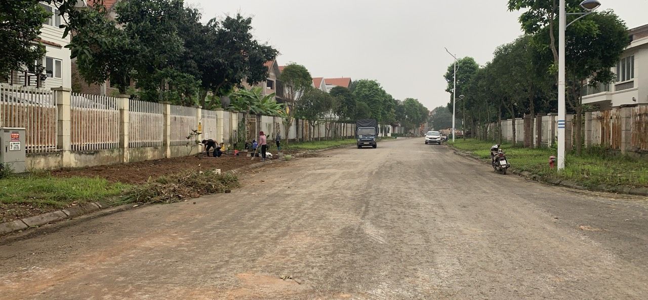 Bán nhanh biệt thự xây thô đường Hoa Ngọc Lan, KĐT Quang Minh, DT 526.7m2. LH 0989734734