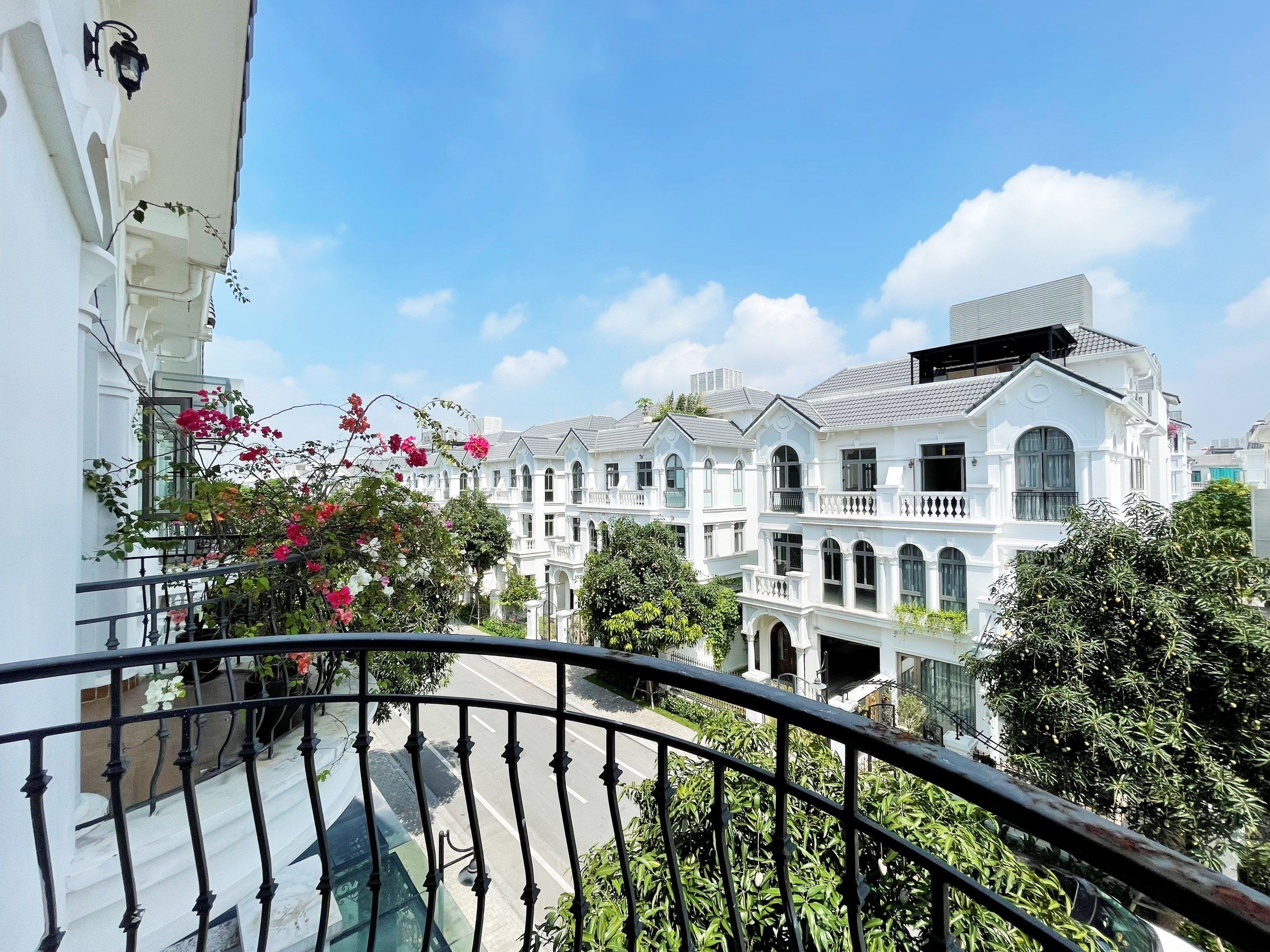 Cho thuê Biệt Thự Liền Kề đủ đồ mới hoàn thiện Vinhomes The Harmony DT 90m2, giá 35 triệu/tháng