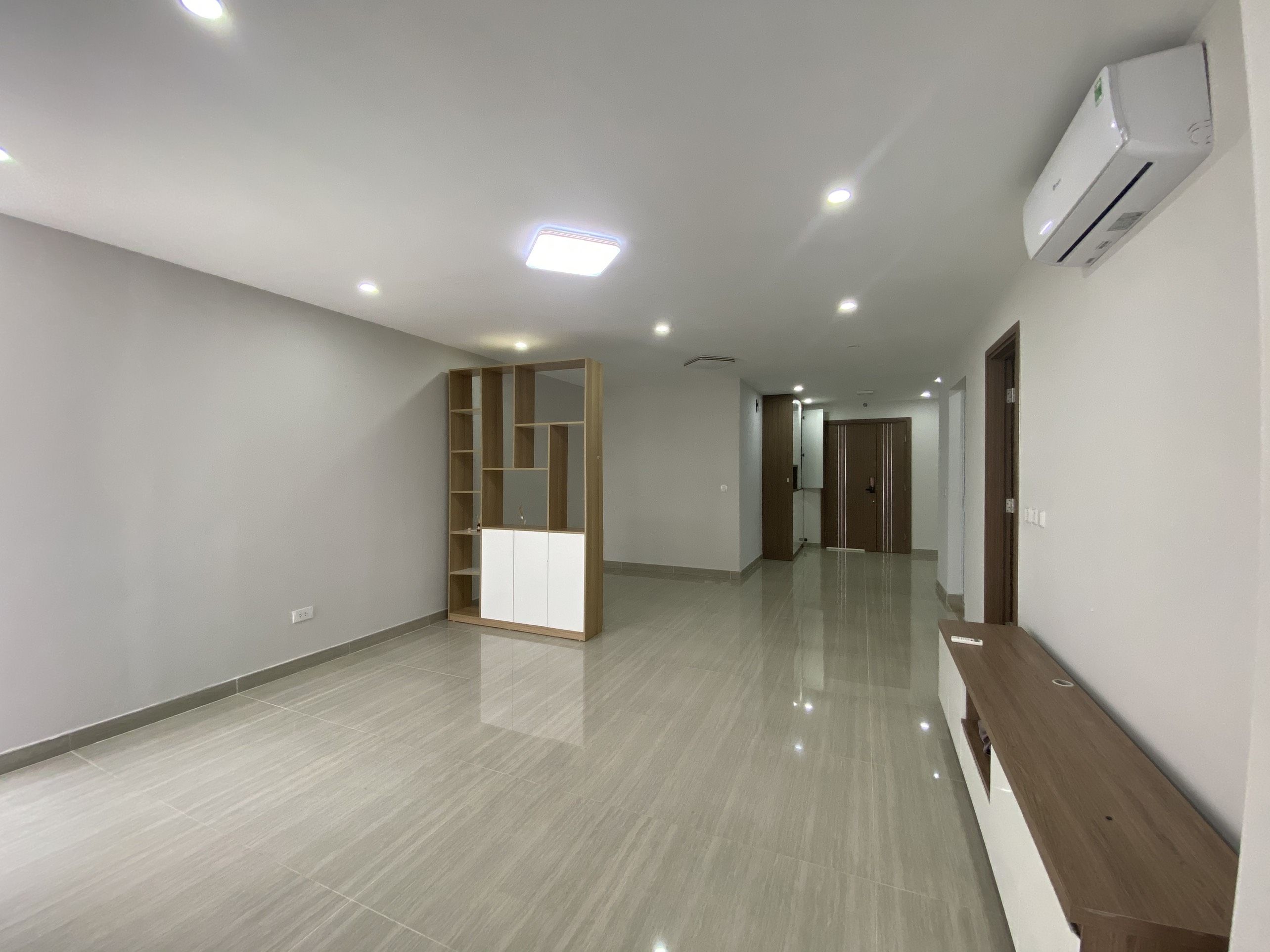 Cần tiền bán gấp căn 3PN/114m2 L5 Ciputra, hướng Đông Nam, sàn gỗ bao đẹp