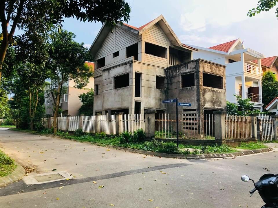 Bán biệt thư lô góc 224m2 x 3 tầng tại KĐT Quang Minh, sổ đỏ chính chủ + bao phí sang tên
