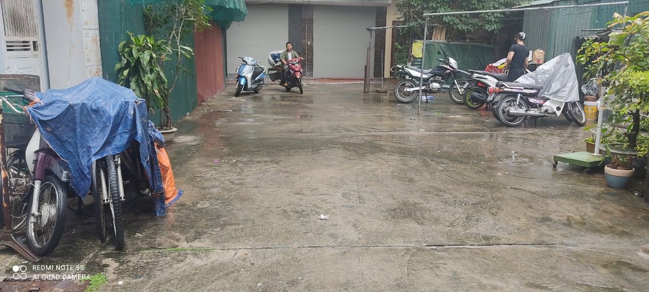 HOT! Chính chủ bán mảnh đất tặng căn nhà Đặng Thai Mai, ô tô đỗ cửa, sổ đỏ đẹp, giá thỏa thuận