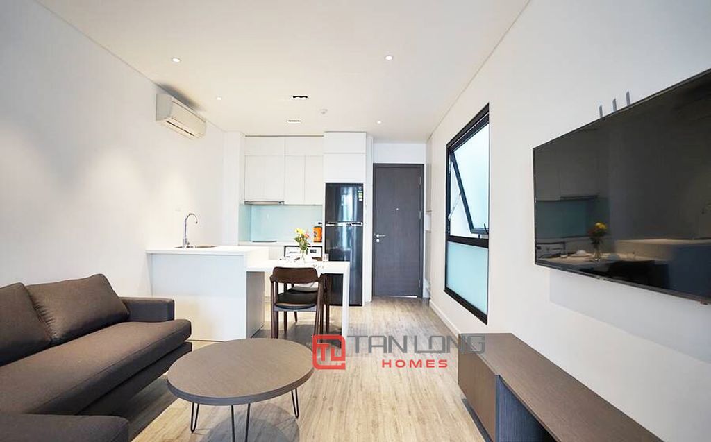 Cần cho thuê căn hộ 1 ngủ tầng 3 rộng 50m2 tại Trịnh Công Sơn giá 10.8 triệu/tháng
