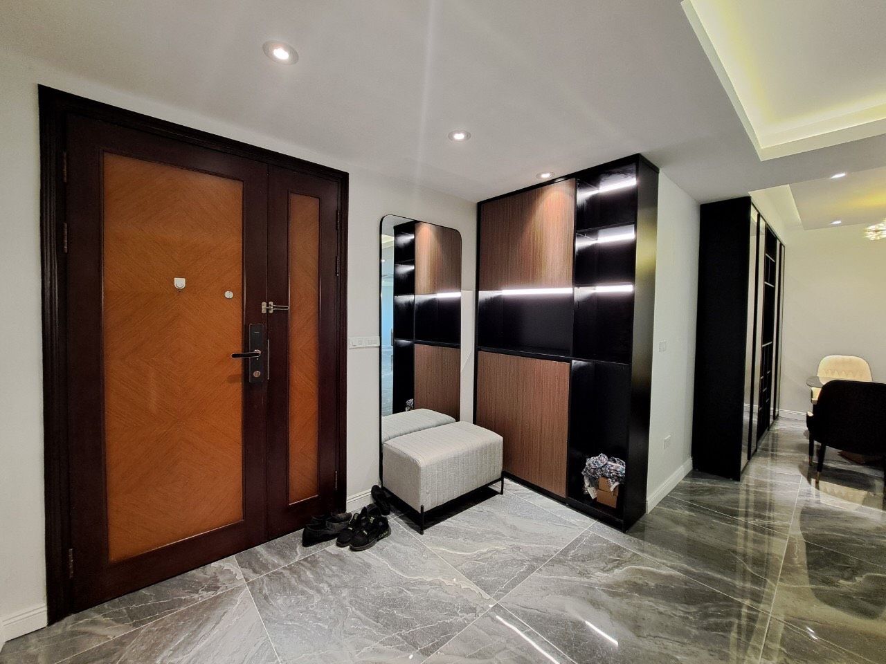 Cần cho thuê căn hộ 2 phòng ngủ Sky 3 Sunshine Crystal River đồ cơ bản
