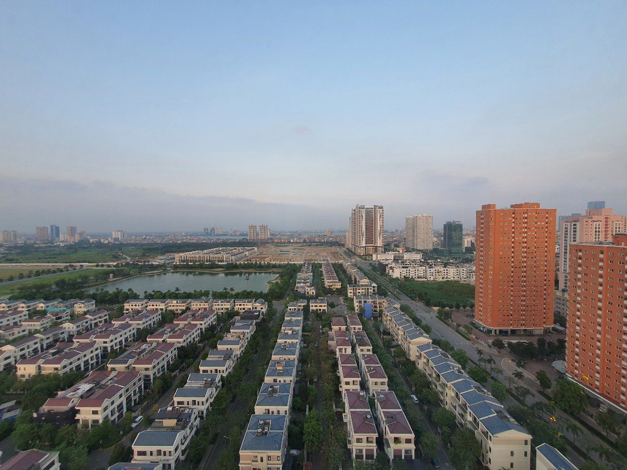 Chính chủ cho thuê căn 3 ngủ tầng cao chung cư Starlake, DT 113m2, GIÁ GIẢM MÙA DỊCH. LH 0989734734