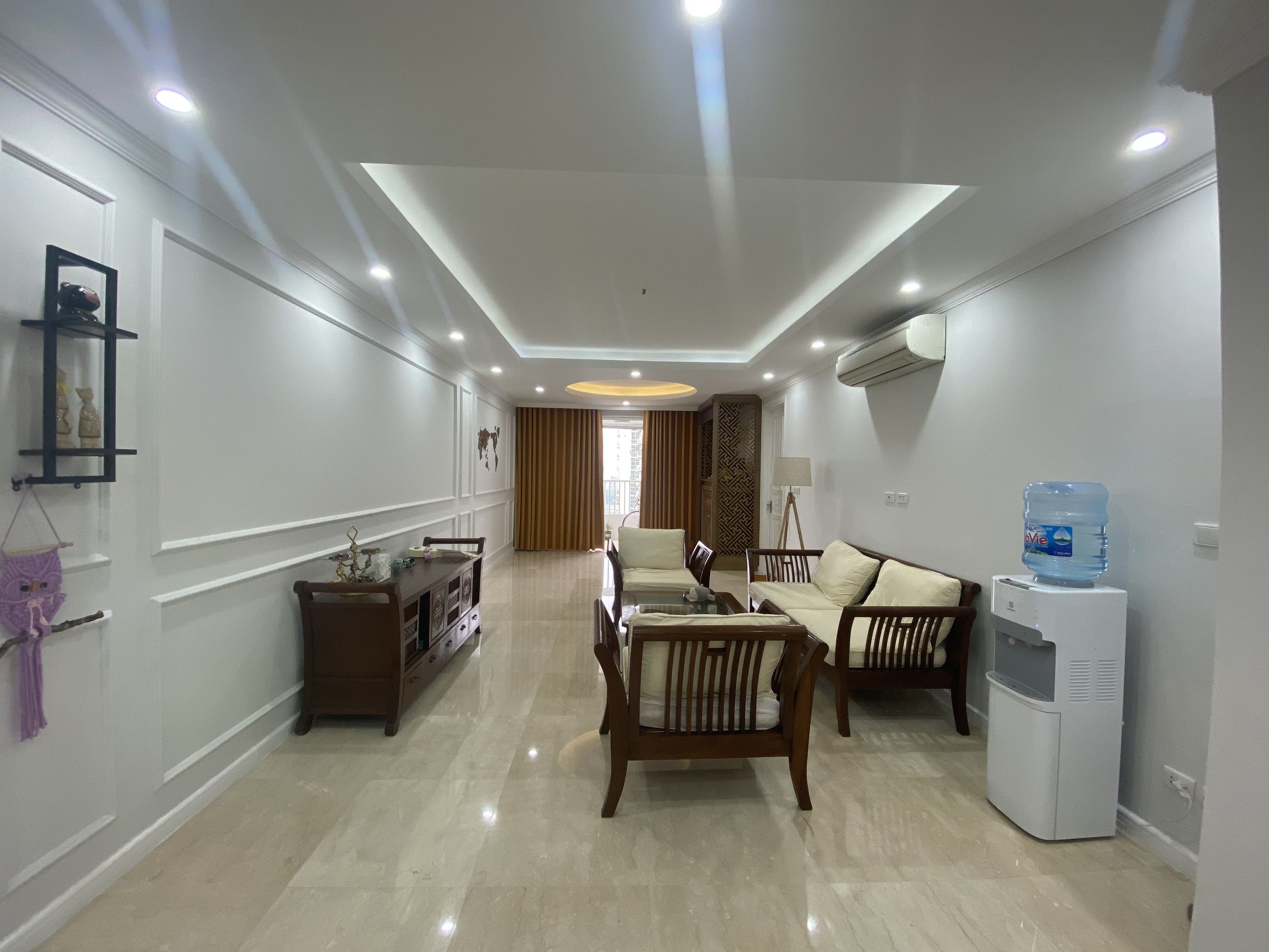 Cần bán gấp căn 4 ngủ đủ đồ tầng trung tòa P2 Ciputra, DT 145m2, giá bao phí. LH 0989734734
