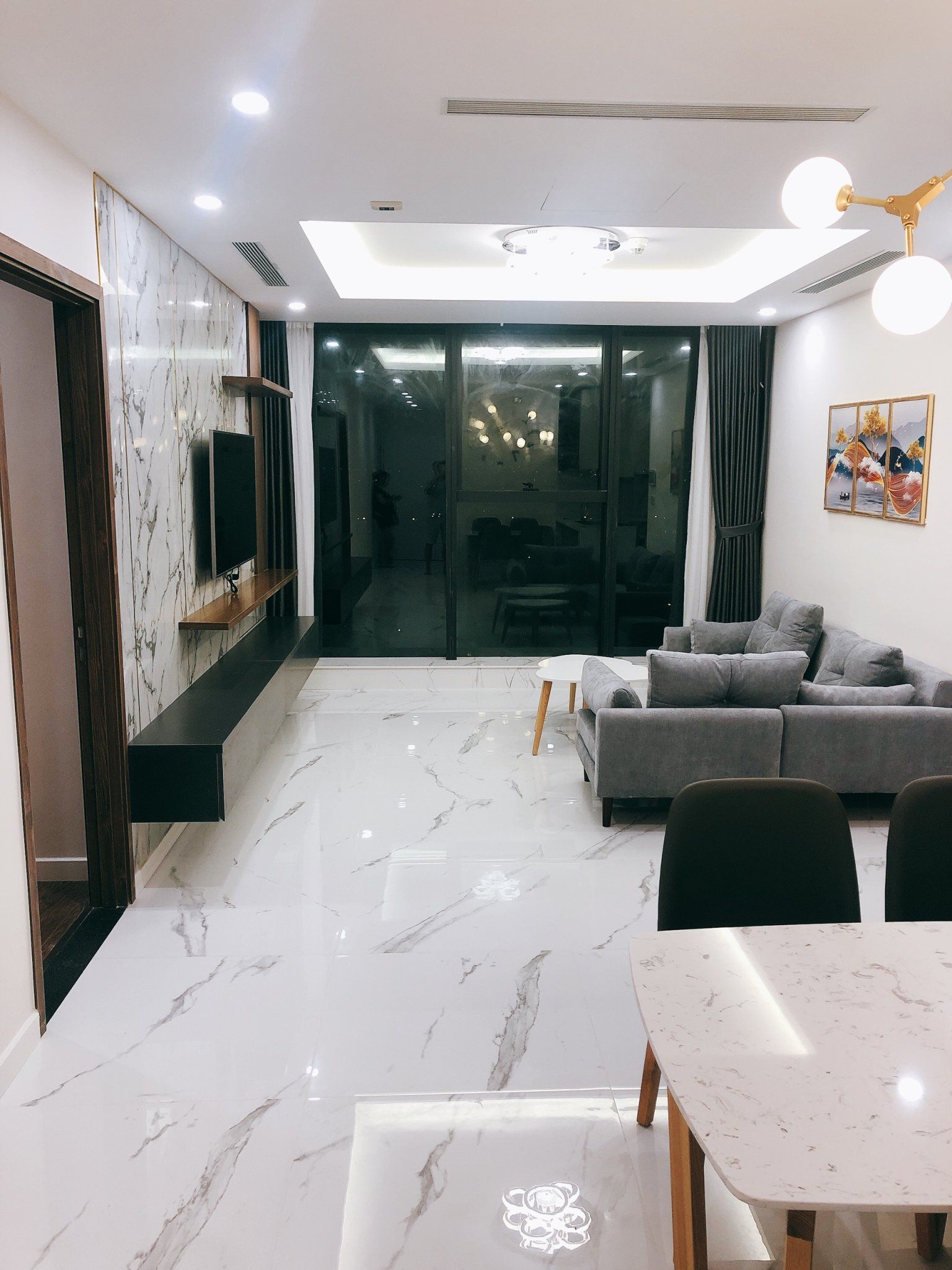 Bán cắt lỗ căn S2.06 Sunshine City căn 2PN/88.64m2 view sông Hồng, nội thất đẹp. Lh 0989734734