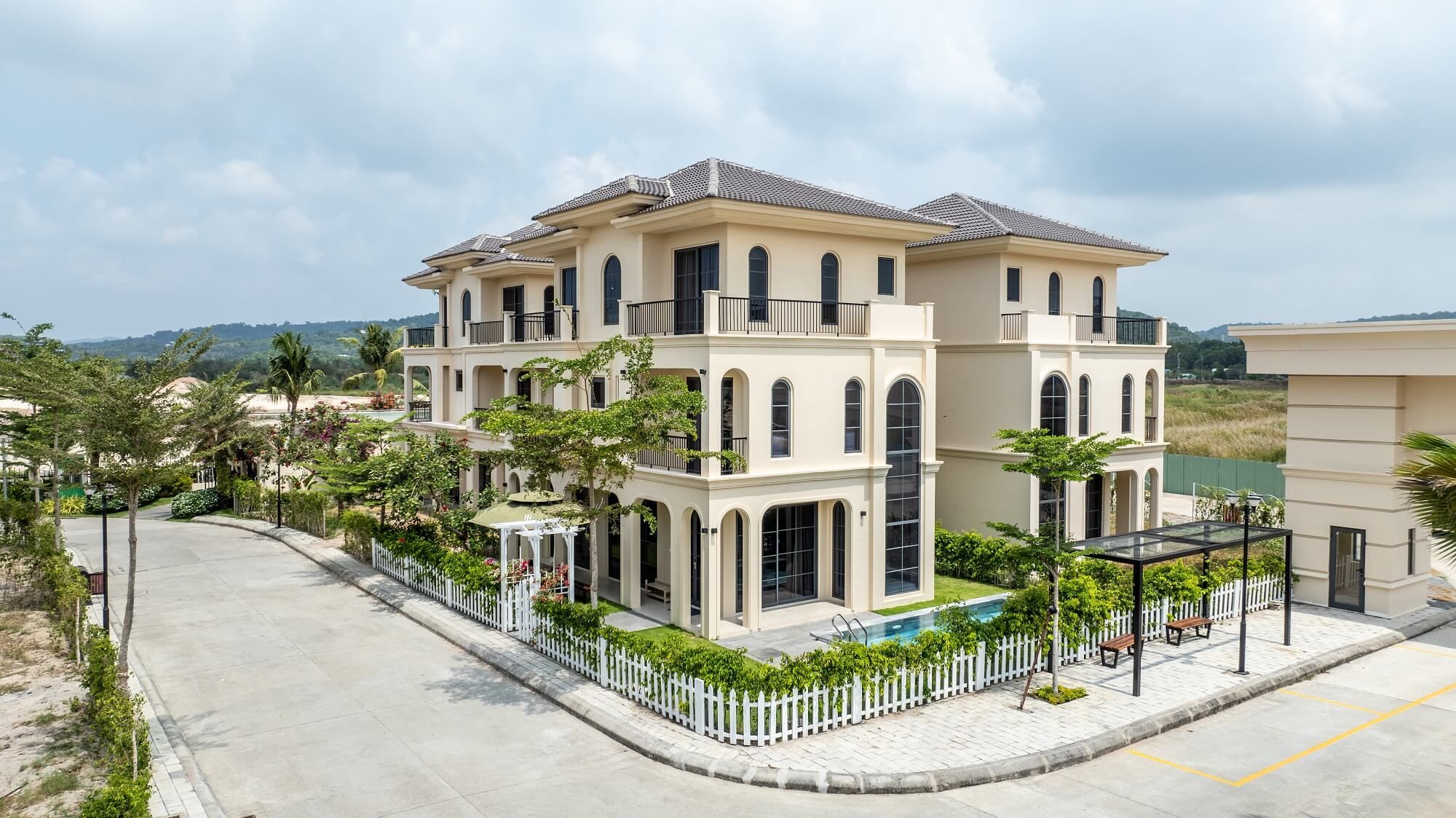 Bán biệt thự đơn lập Tây Bắc xây 3 tầng 1 tum Forestia Park MIK Phố Nối gần công viên