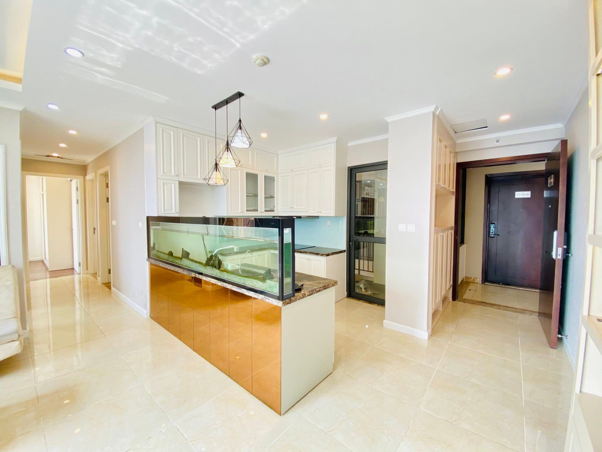 Cho thuê căn hộ 3 ngủ 93m2 tại Vinhomes D'Capitale 119 Trần Duy Hưng
