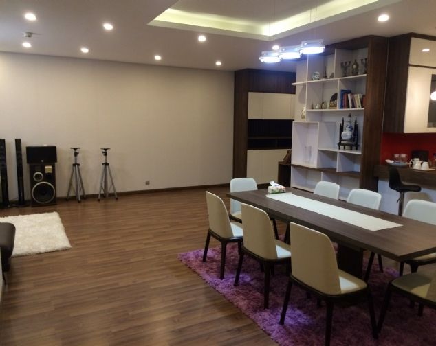 Bán CĂN HỘ CHUNG CƯ diện tích 171m ở KHU NGOẠI GIAO ĐOÀN hướng Tây GIÁ 7,2 tỷ BAO PHÍ