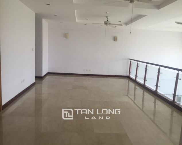 Bán căn hộ penthouse tòa P1 Ciputra, view sân Golf