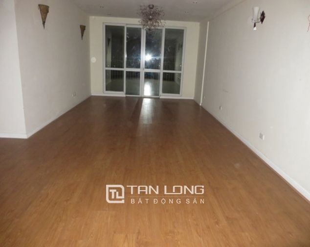 Bán chung cư 182m2, view sân Golf  và bể bơi tòa P2 Ciputra, quận Tây Hồ