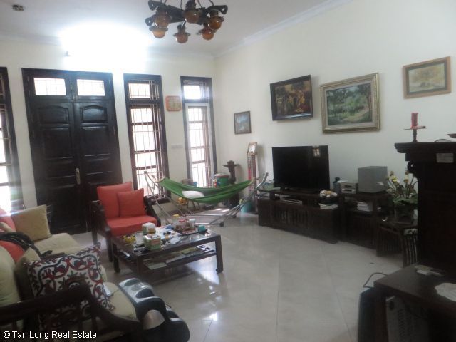 Bán gấp biệt thự 180m2, 5 phòng ngủ tòa D5 Ciputra, quận Tây Hồ