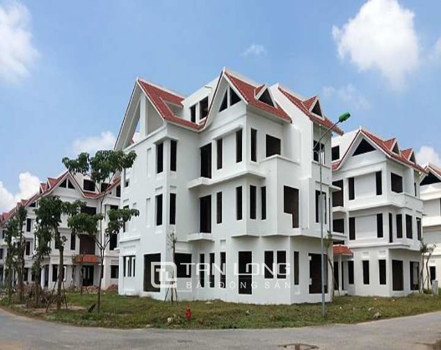 Bán gấp biệt thự 217m2, view hồ điều hòa tại khu Thành Phố Giao Lưu