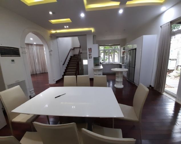 Bán gấp BT căn góc khu C1 Ciputra, Tây Hồ 306m2/6 PN Full đồ