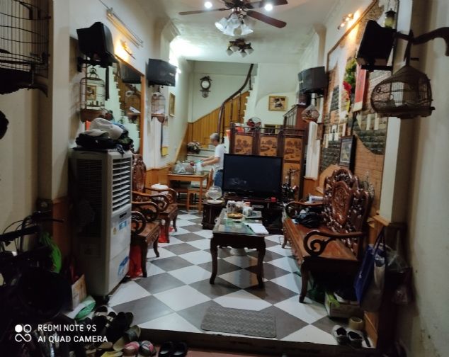 BÁN NHÀ ĐẸP 33m x 4 TẦNG TRONG NGÕ ĐƯỜNG LẠC LONG QUÂN, mặt tiền 3m,