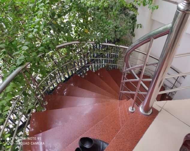 Bán nhà mặt phố kinh doanh tại phố Nghi Tàm, Tây Hồ, DT 94.4m2, MT 7,4m