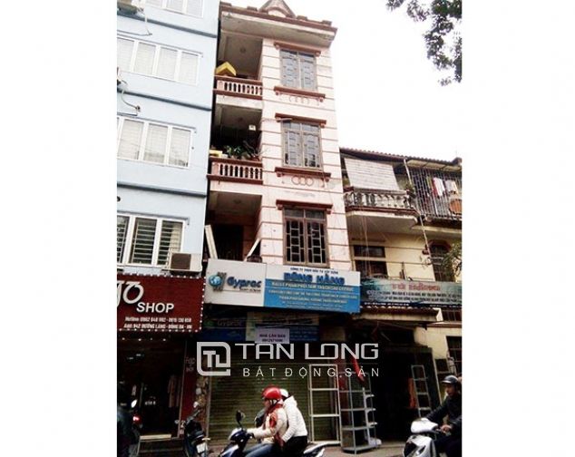 Bán nhà mặt phố La Thành có tầng hầm 200 triệu/m2