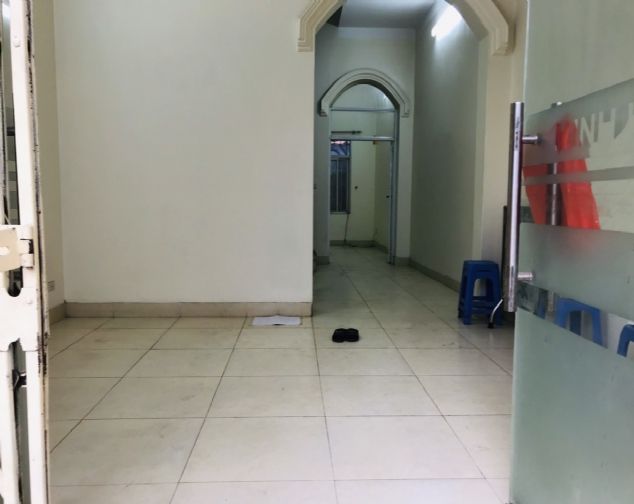 Bán nhanh nhà DT 76.5m2x 4 tầng, MT 4,5m, hướng Tây Nam trong ngõ Lạc Long Quân