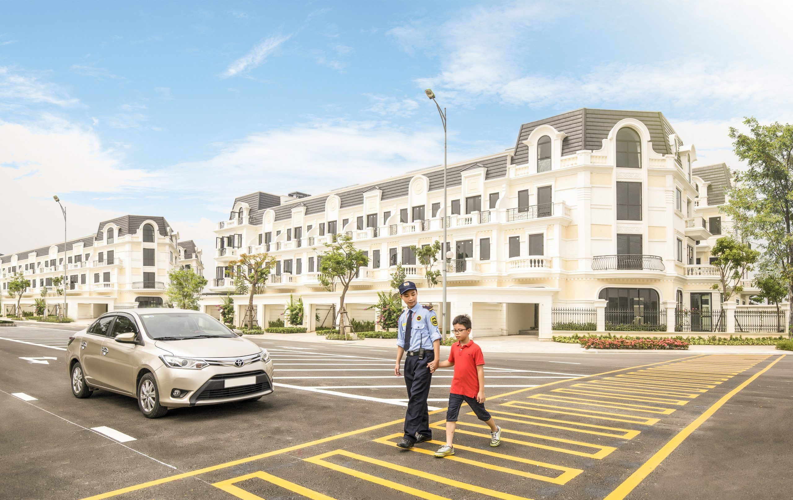 Cho thuê shophouse hướng Đông tứ trạch, đủ đồ 150m2 x 5 tầng mặt tiền 11m tại An Lạc Green Symphony