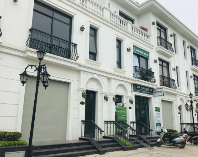 Bán shophouse mặt phố Vinhomes Green Bay. Giá rẻ
