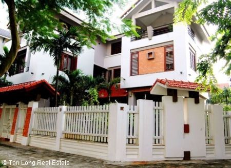 Biệt thự 180m2 x 3 tầng cần bán tại quận Tây Hồ