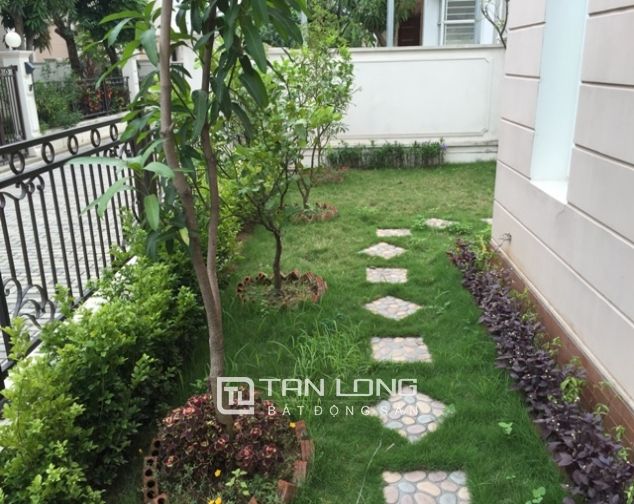 Biệt thự 270m2 x 3.5 tầng, có sân vườn đẹp cho thuê tại Splendora