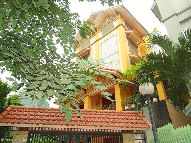 Biệt thự 350m2, 5 tầng rất sang trọng cho thuê tại Nguyễn Khánh Toàn, quận Cầu Giấy