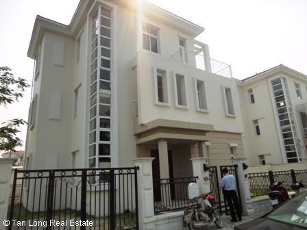 Biệt thự 5 phòng ngủ, có sân vườn, cho thuê tại Splendora