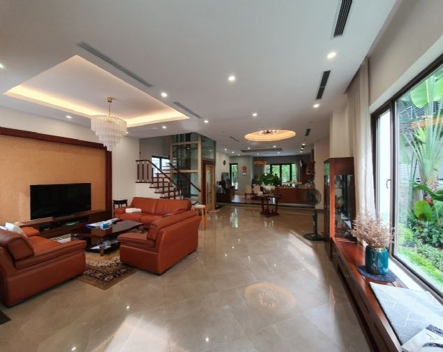 Biệt thự 5 phòng ngủ Vinhomes Riverside có sông cho thuê
