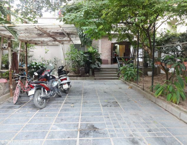 Biệt thự 500m2 có sân vườn, bể bơi cho thuê tại Nghi Tàm, quận Tây Hồ