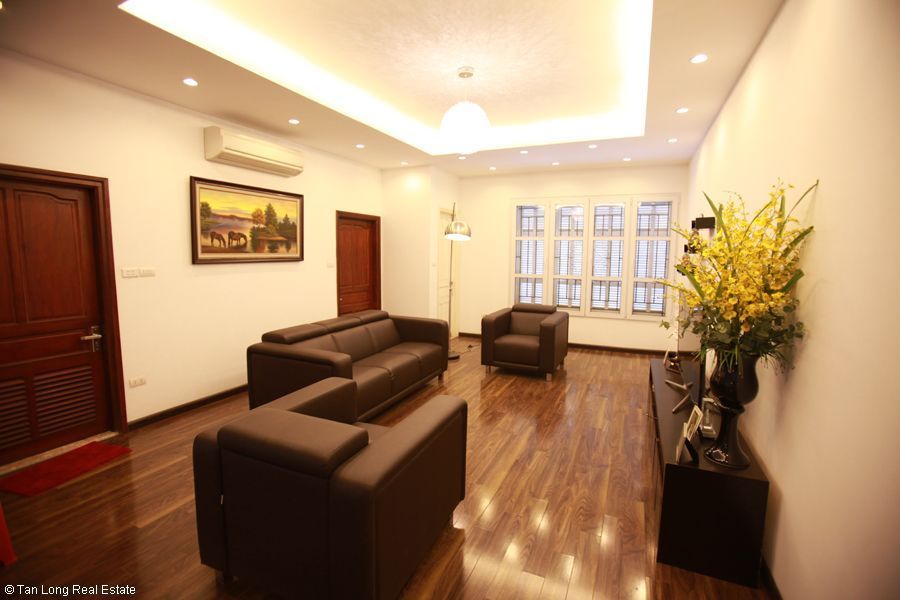 Biệt thự 95m2, 5 phòng ngủ, đầy đủ tiện nghi cho thuê tại Vinhomes Riverside, Long Biên