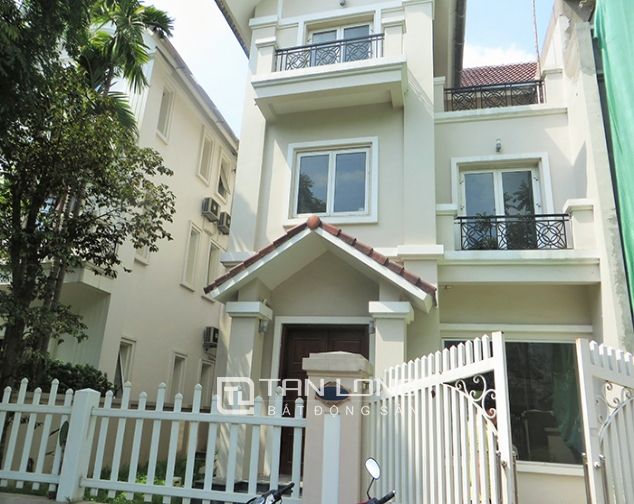 Biệt thự cao cấp cho thuê tại Vinhomes Riverside Hoa Sữa 200m2, không đồ
