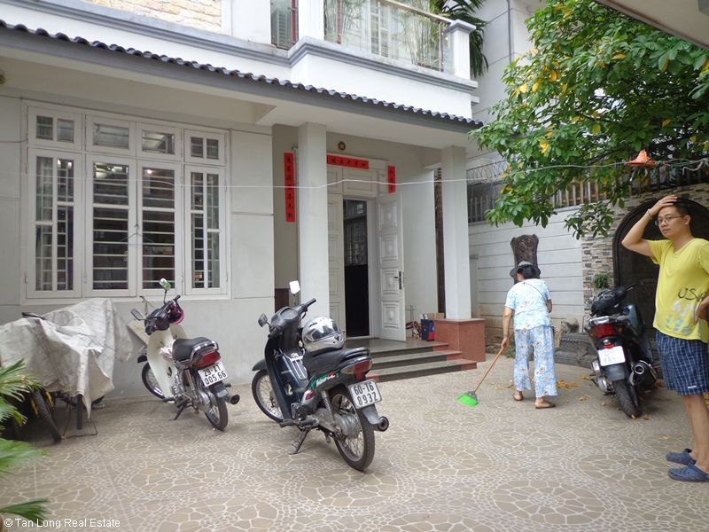 Biệt thự cho thuê 3 tầng tại Đội Nhân, quận Ba Đình