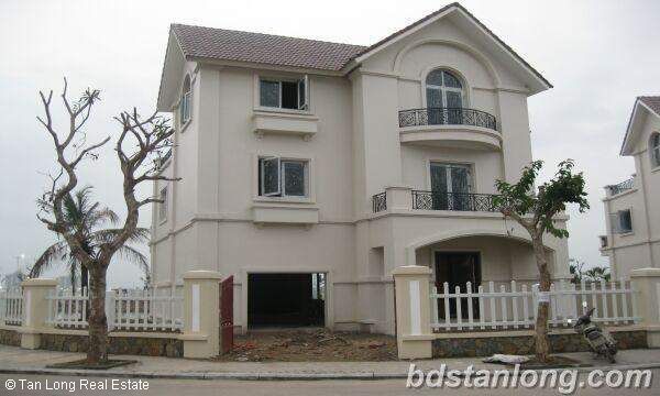Biệt thự rộng cho thuê tại Vinhomes Reverside