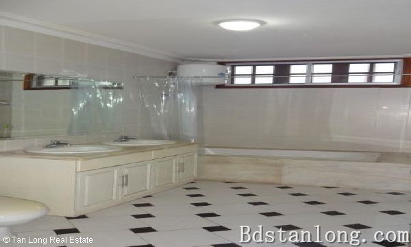 Biệt thự cho thuê, xóm Chùa, Tây Hồ, Hà Nội.